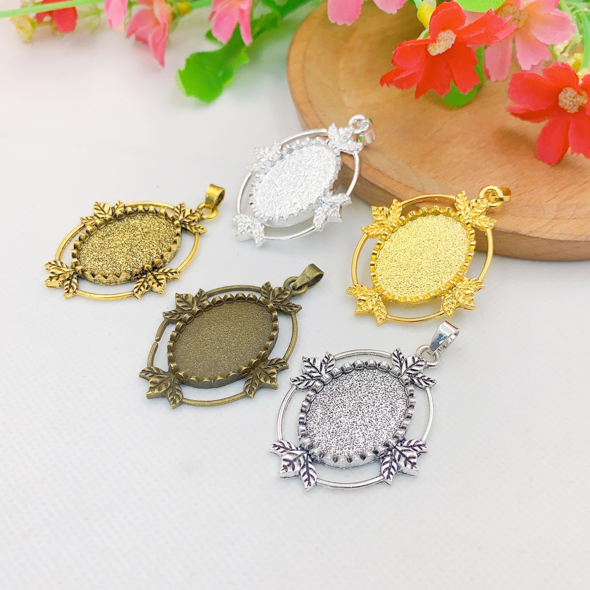 ワンベブレード-楕円形のカボションフレーム,ベゼル設定,空の - Bezels Set Pendant のレビューと価格