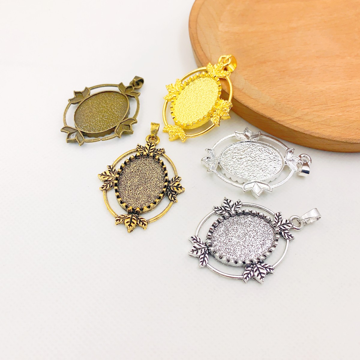 ワンベブレード-楕円形のカボションフレーム,ベゼル設定,空の - Bezels Set Pendant のレビューと価格